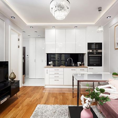 ורשה Modern Apartments With Access To The Pool Near Rondo Daszynskiego Station מראה חיצוני תמונה